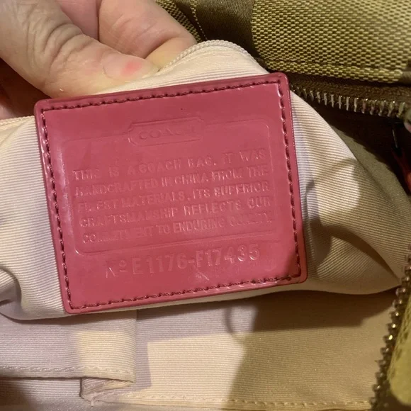 Vintage Coach Brown and Pink Signature Shoulder Bag preowned - Picture 7 of 14